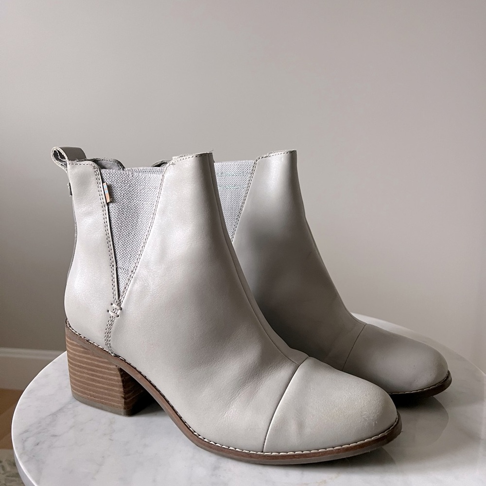 Tom's Esme light blue nubuck ankle boots sz 9.5